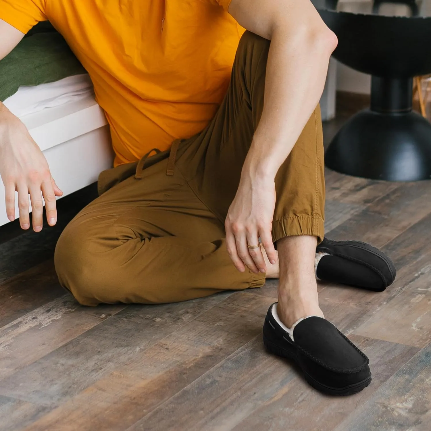 CareBey Men Slippers Indoor Outdoor Slip on Warm House Shoes Plush Moccasin Slippers for Men