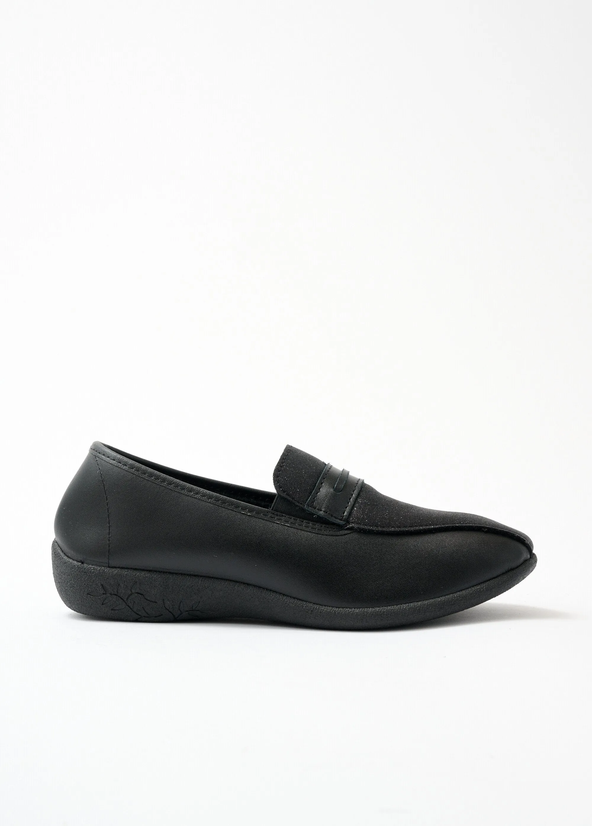 Comfort width elastic moccasins