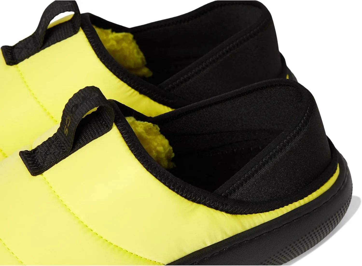 Crocs Unisex-Adult Classic Puff Moc Slipper