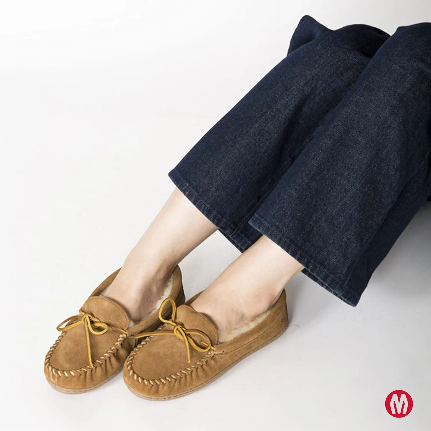 Minnetonka Womens Sheepskin Hardsole Moccasins