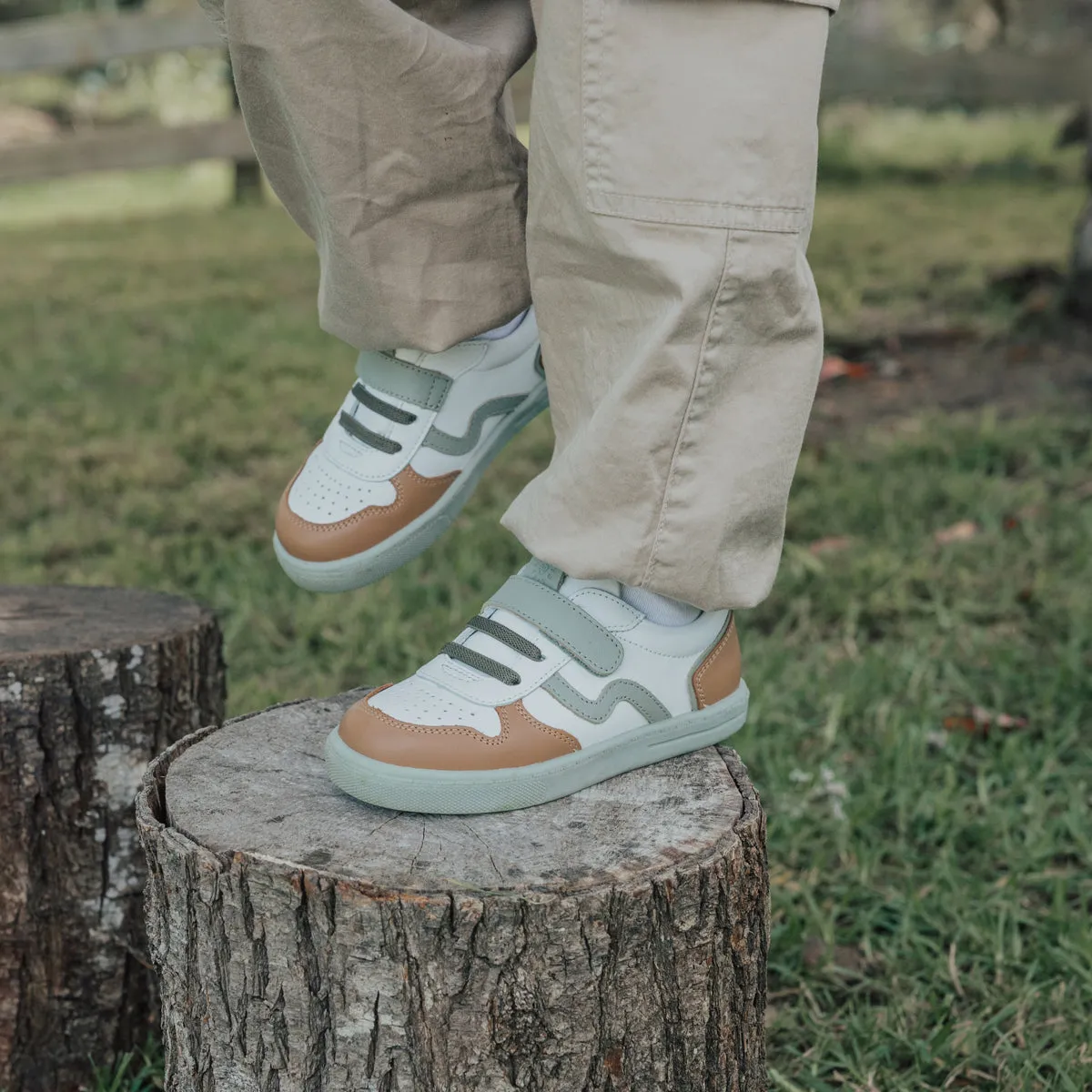 XO TRAINER Sage/Tan Combo